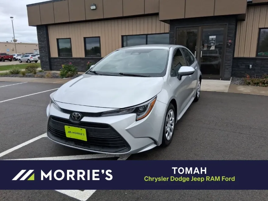 2024 Toyota Corolla LE photo 1
