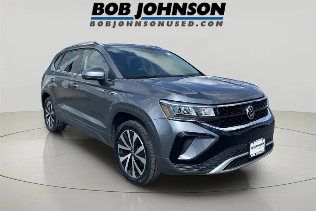 2022 Volkswagen Taos SE photo 1