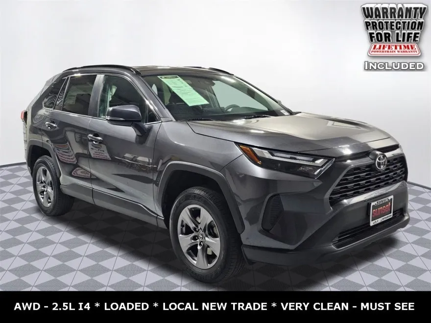 2022 Toyota RAV4 XLE photo 1