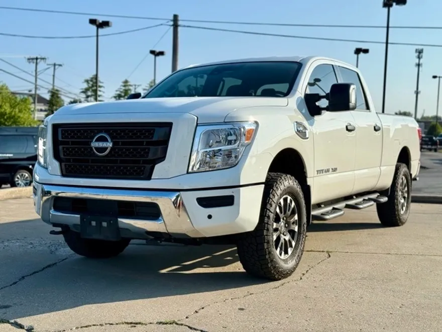 2023 Nissan Titan SV photo 1