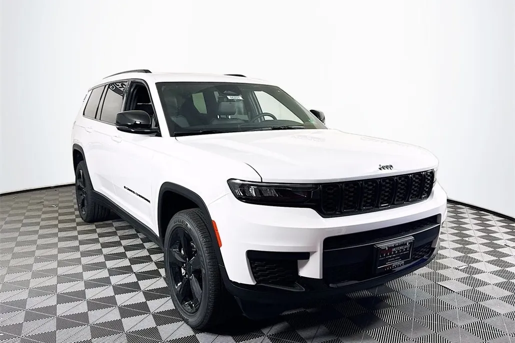 2025 Jeep Grand Cherokee Altitude photo 1