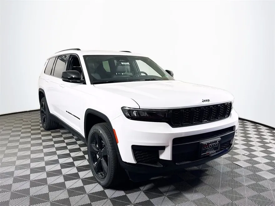 2025 Jeep Grand Cherokee Altitude photo 1
