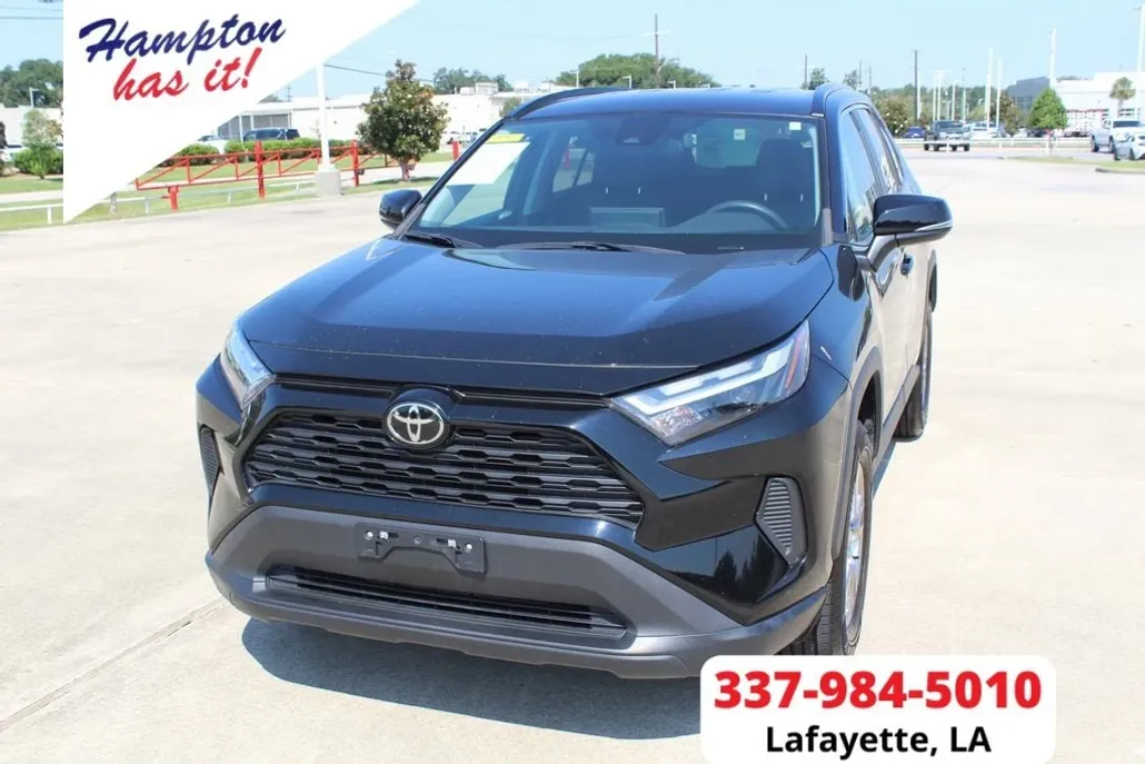 2022 Toyota RAV4 XLE photo 1