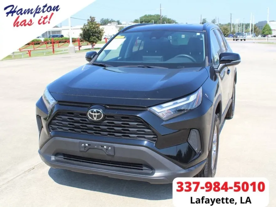 2022 Toyota RAV4 XLE photo 1