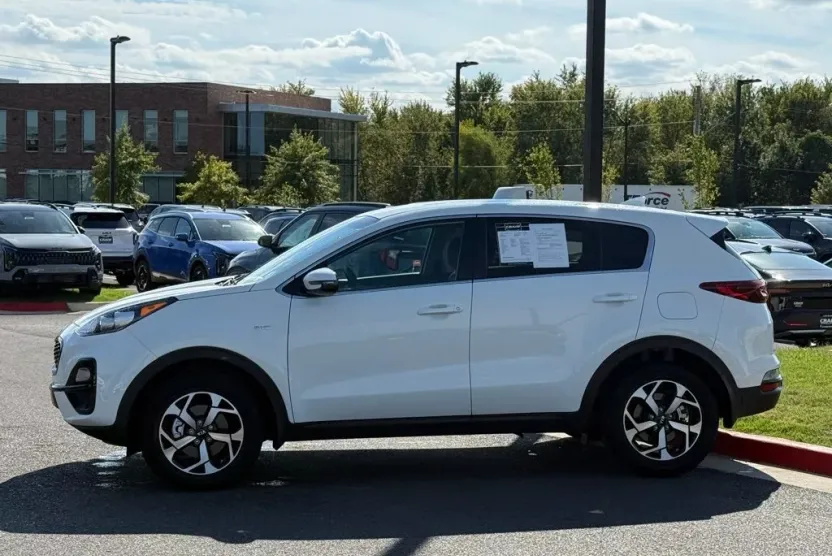 2020 Kia Sportage LX photo 1