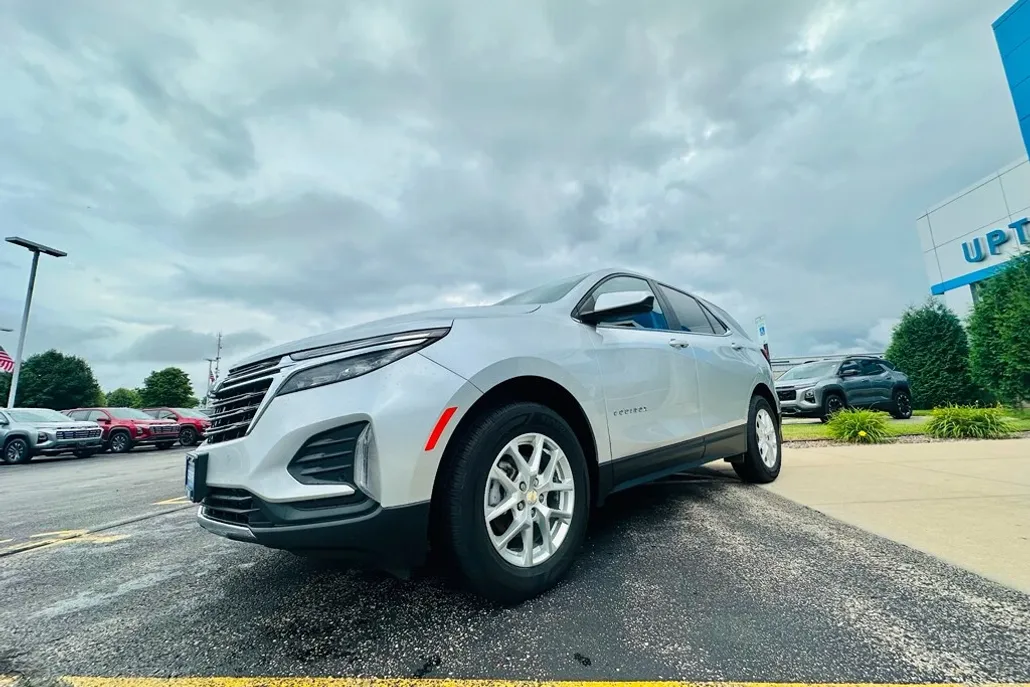 2022 Chevrolet Equinox LT photo 1