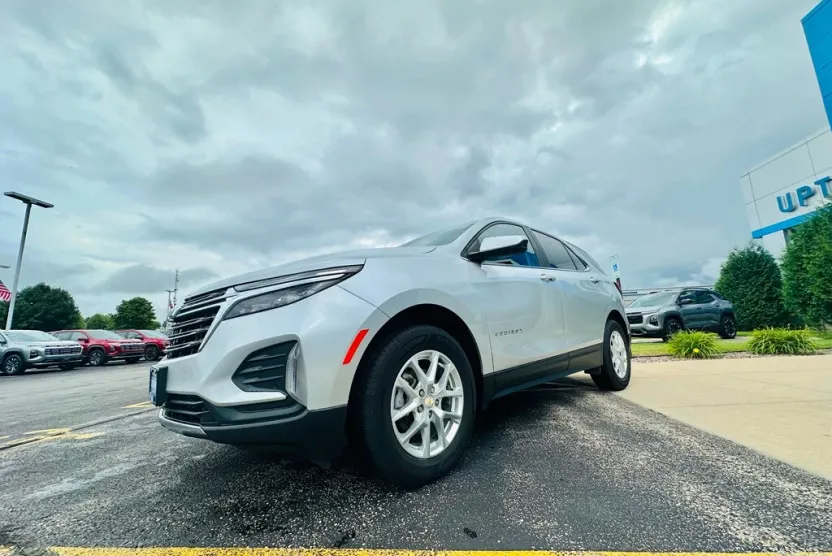 2022 Chevrolet Equinox LT photo 1