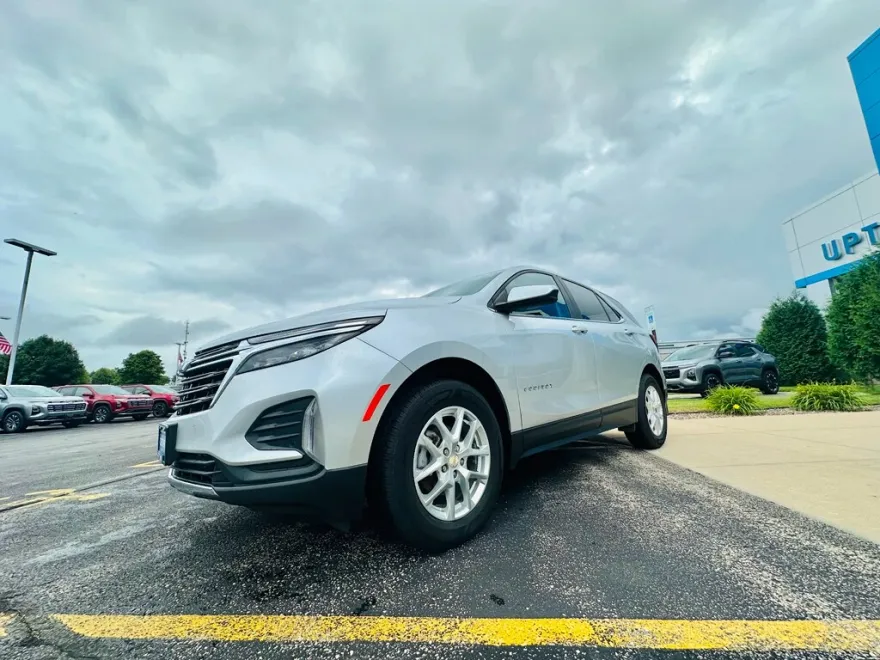 2022 Chevrolet Equinox LT photo 1