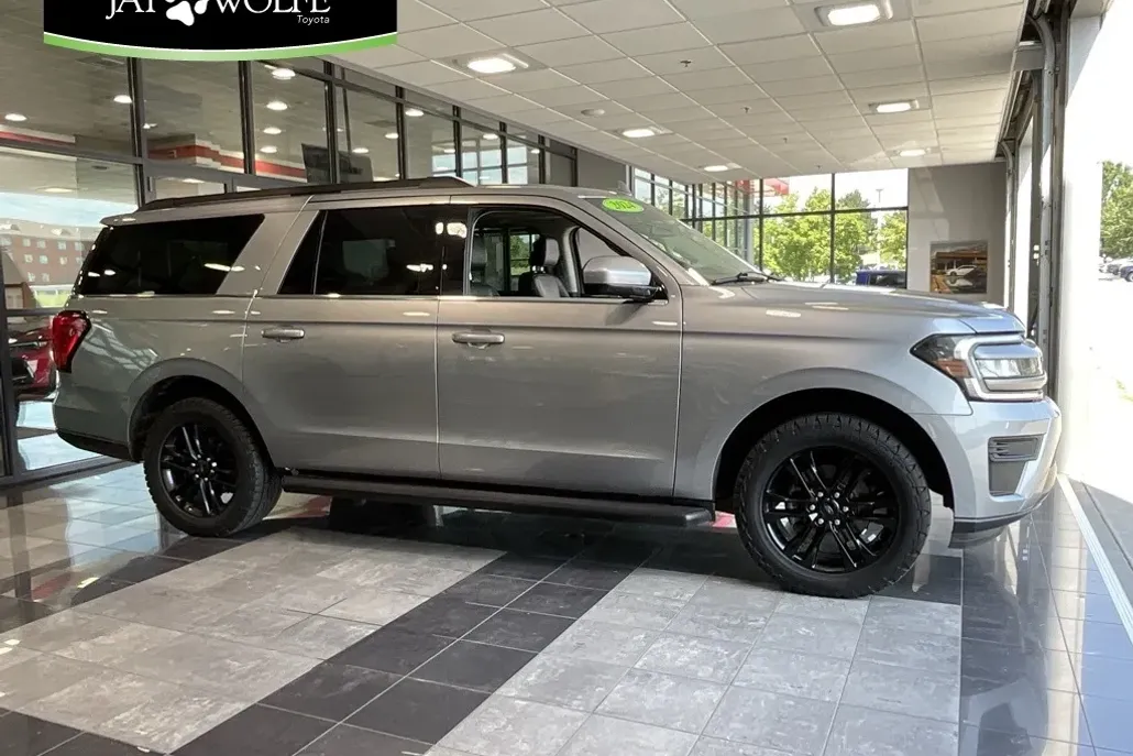 2024 Ford Expedition MAX XLT photo 1