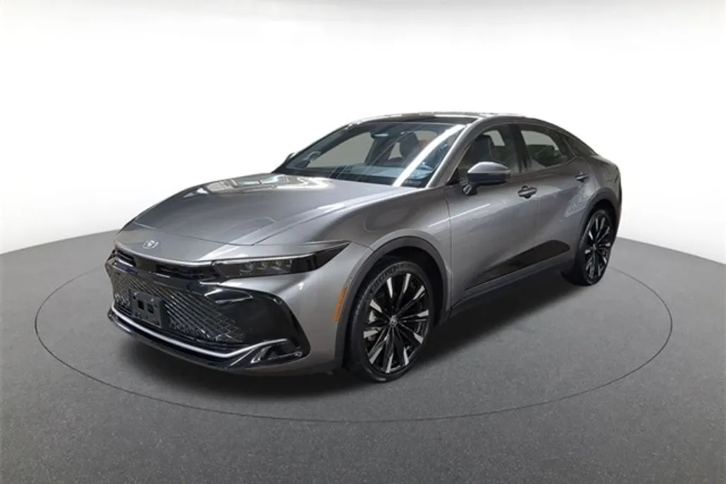 2024 Toyota Crown Platinum photo 1