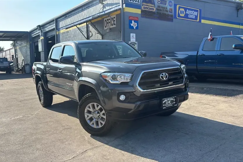 2017 Toyota Tacoma SR5 Sport TRD Pro photo 1
