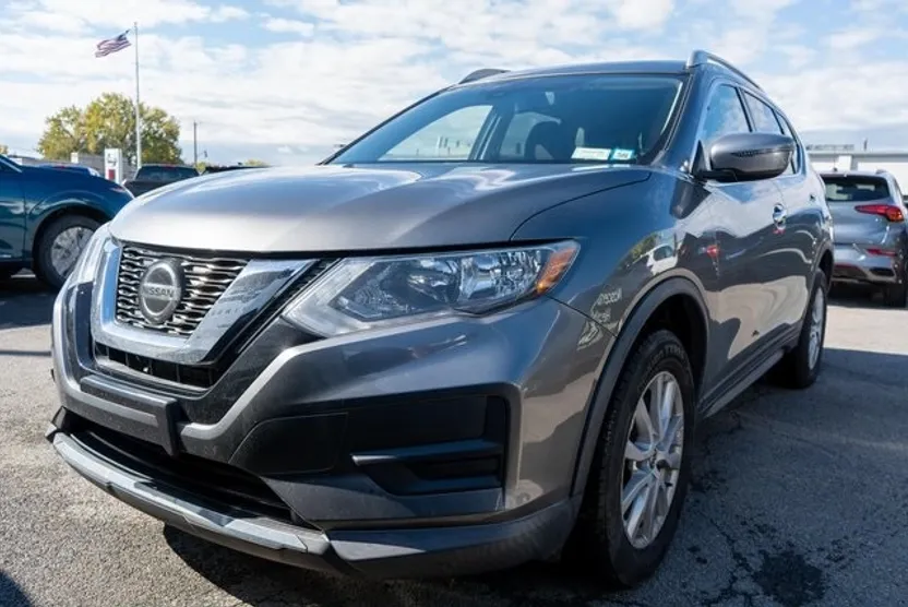 2019 Nissan Rogue SV photo 1