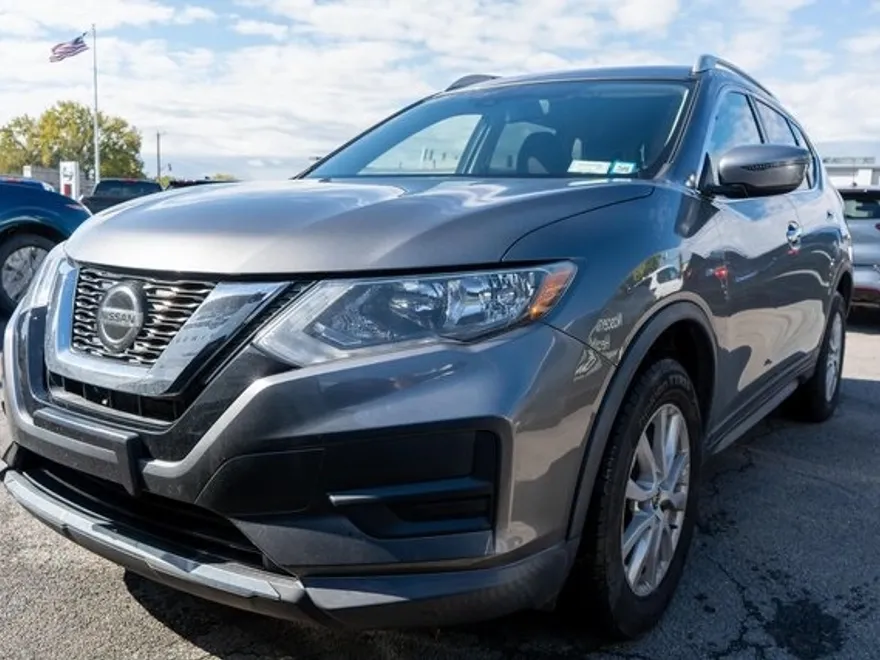 2019 Nissan Rogue SV photo 1