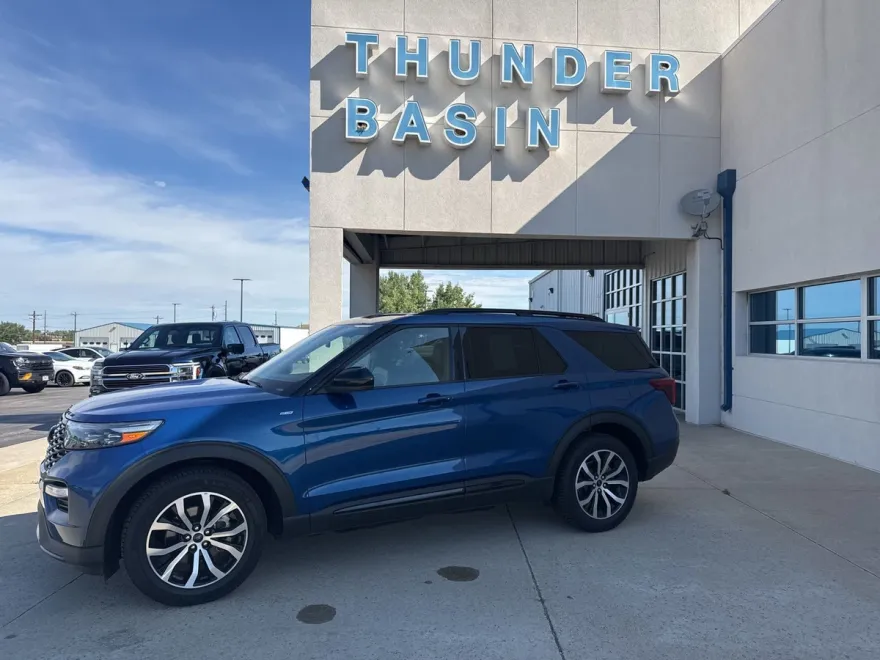 2022 Ford Explorer ST-Line photo 1