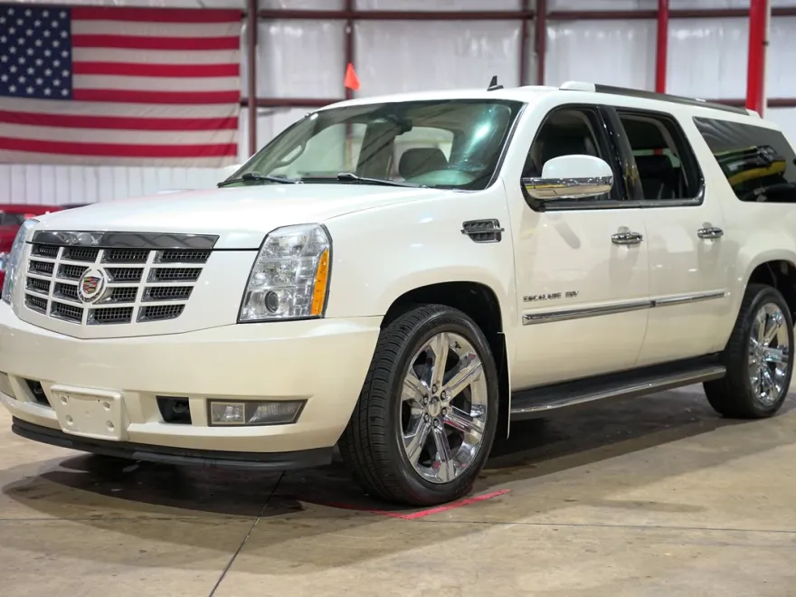 2010 Cadillac Escalade ESV Luxury photo 1