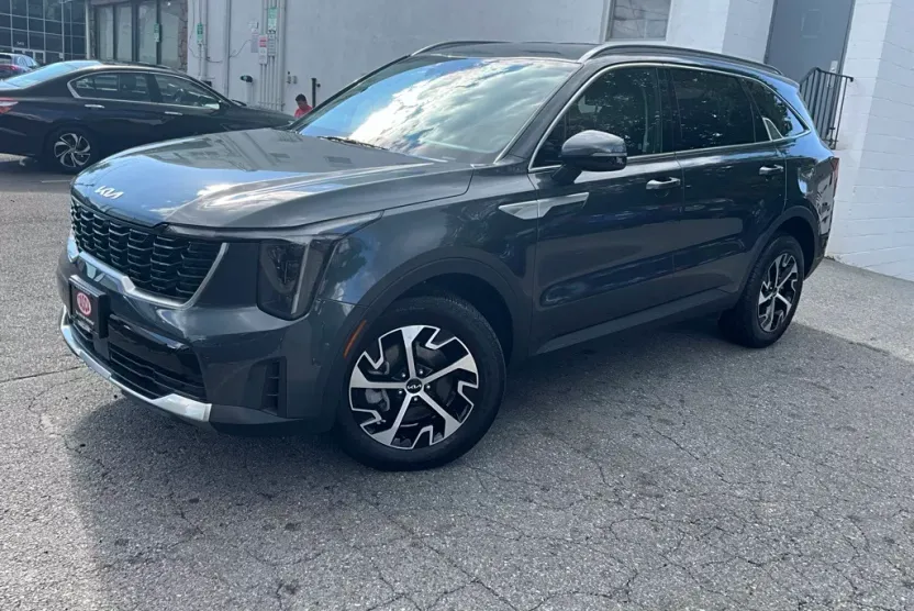 2025 Kia Sorento S photo 1