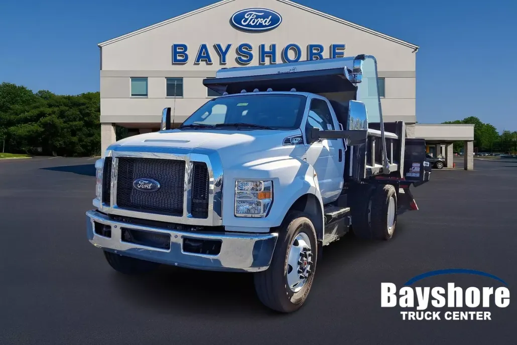 2025 Ford F-750 SuperCab photo 1