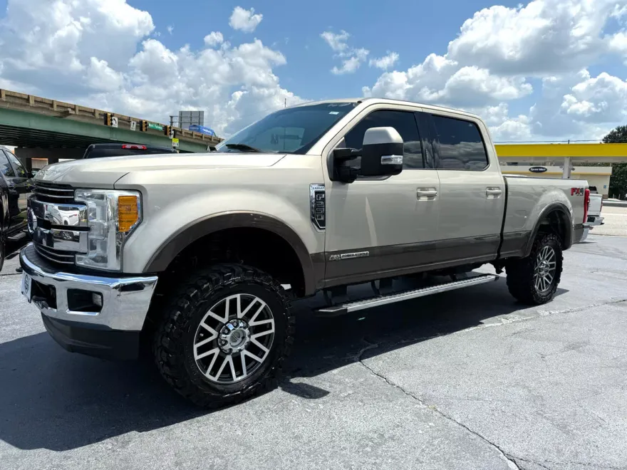 2017 Ford F-250 Lariat photo 1