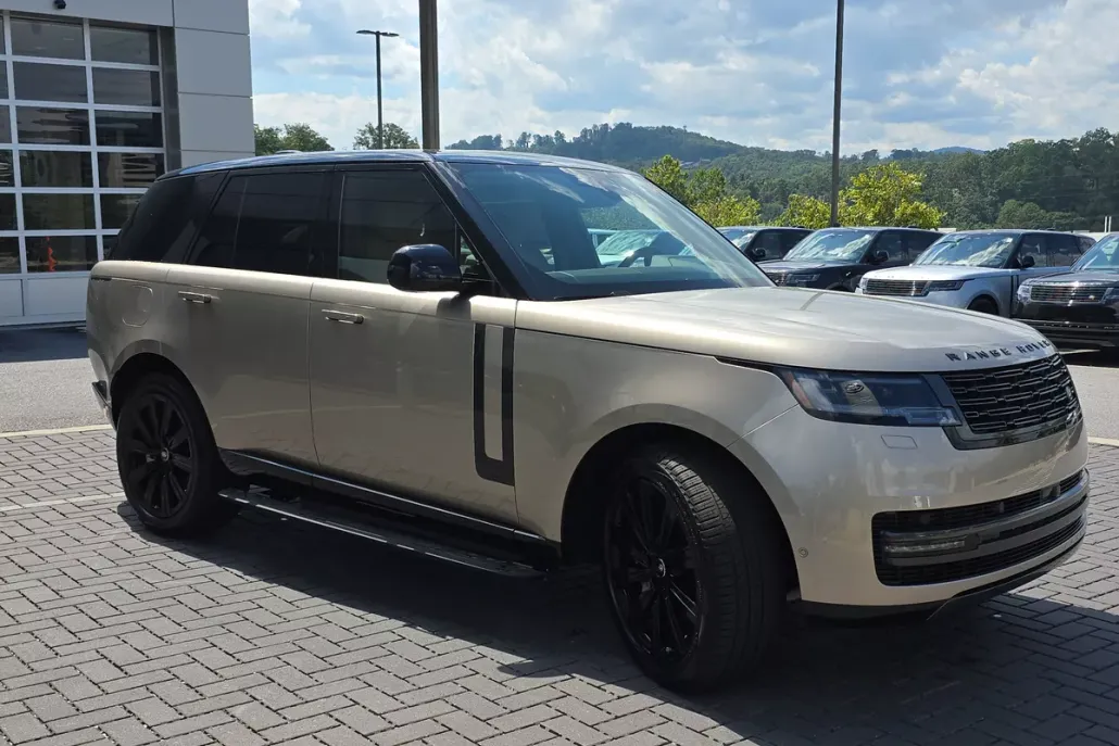 2025 Land Rover Range Rover SE photo 1