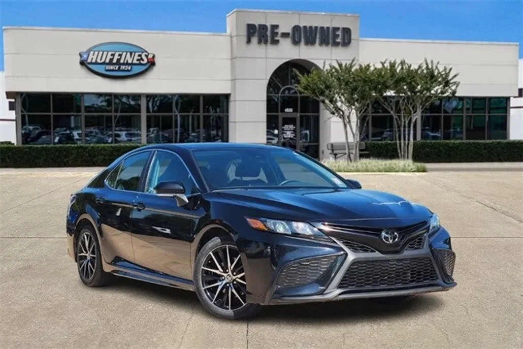 2024 Toyota Camry SE photo 1