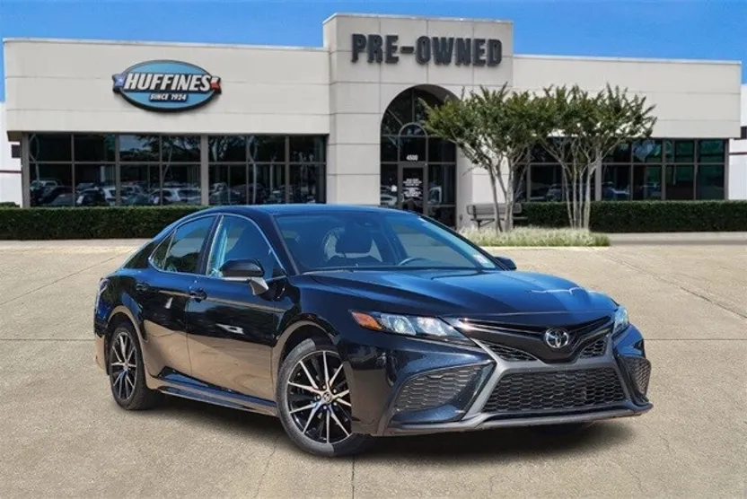 2024 Toyota Camry SE photo 1