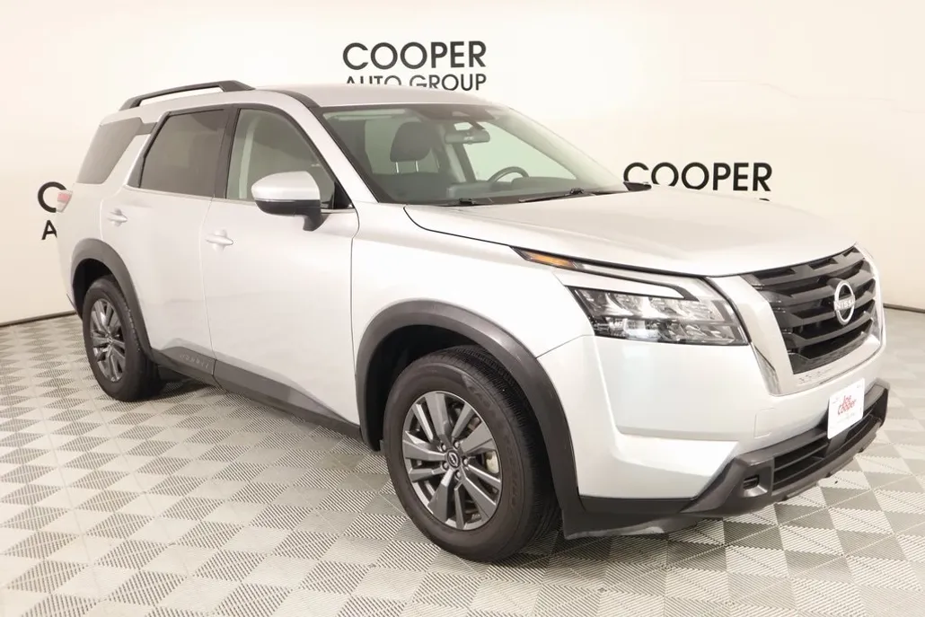 2023 Nissan Pathfinder SV photo 1