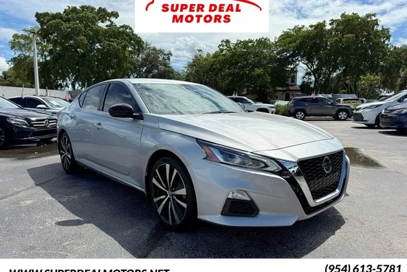 2021 Nissan Altima 2.5 SR photo 1
