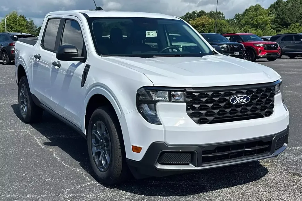 2025 Ford Maverick XLT photo 1