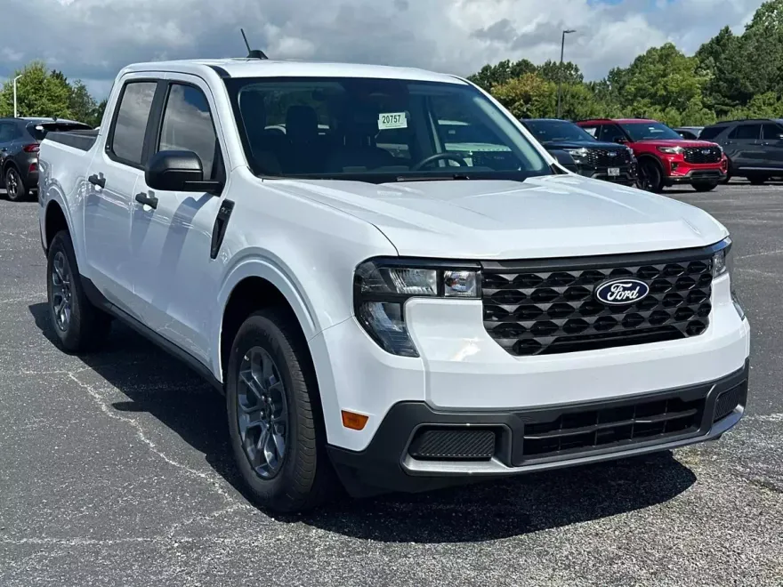 2025 Ford Maverick XLT photo 1