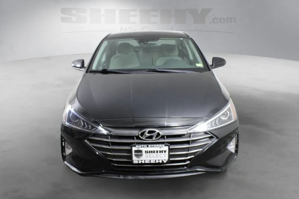 2020 Hyundai Elantra SEL photo 1