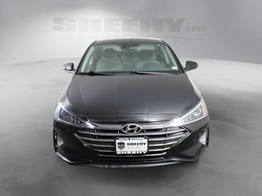 2020 Hyundai Elantra SEL photo 1
