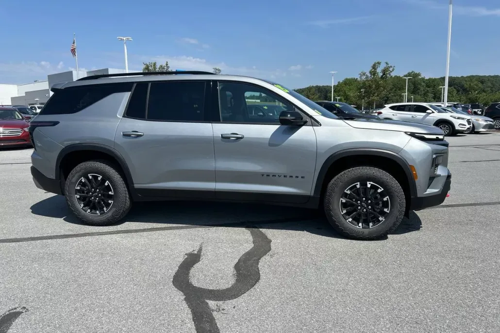 2025 Chevrolet Traverse Z71 photo 1