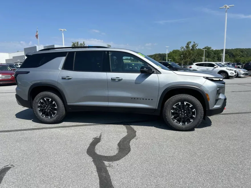 2025 Chevrolet Traverse Z71 photo 1