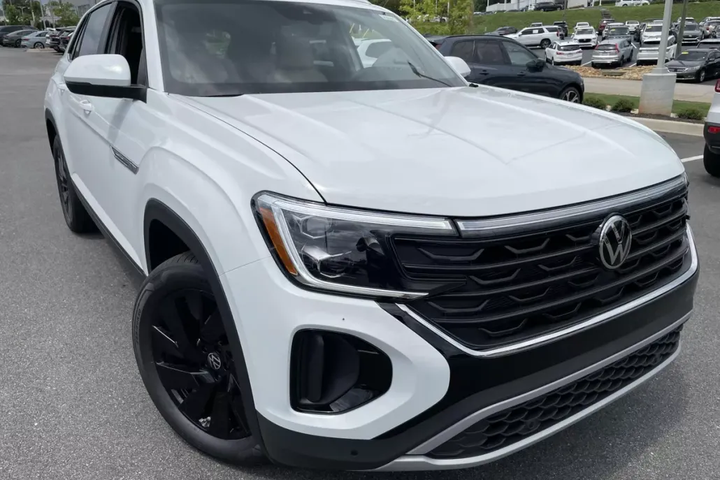 2025 Volkswagen Atlas Cross Sport SE Technology photo 1
