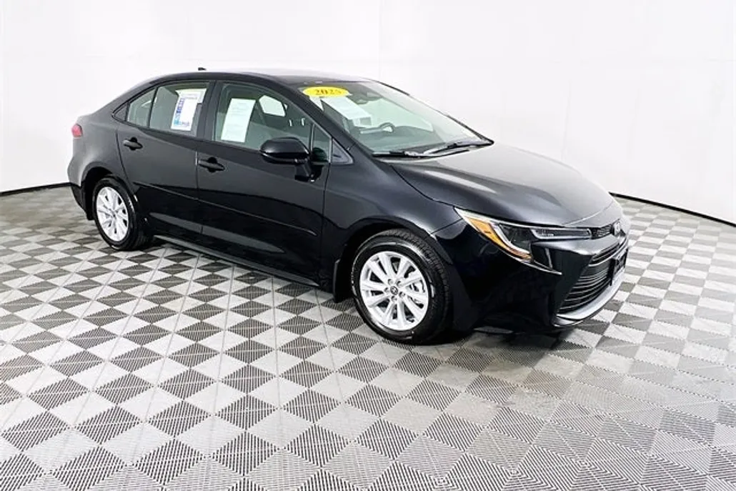 2025 Toyota Corolla LE Premium photo 1