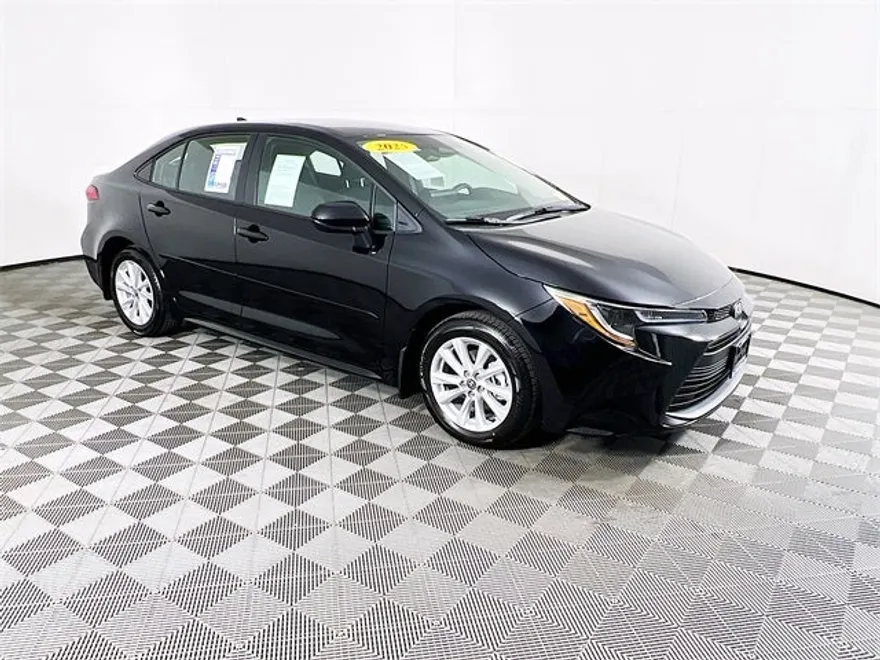 2025 Toyota Corolla LE Premium photo 1