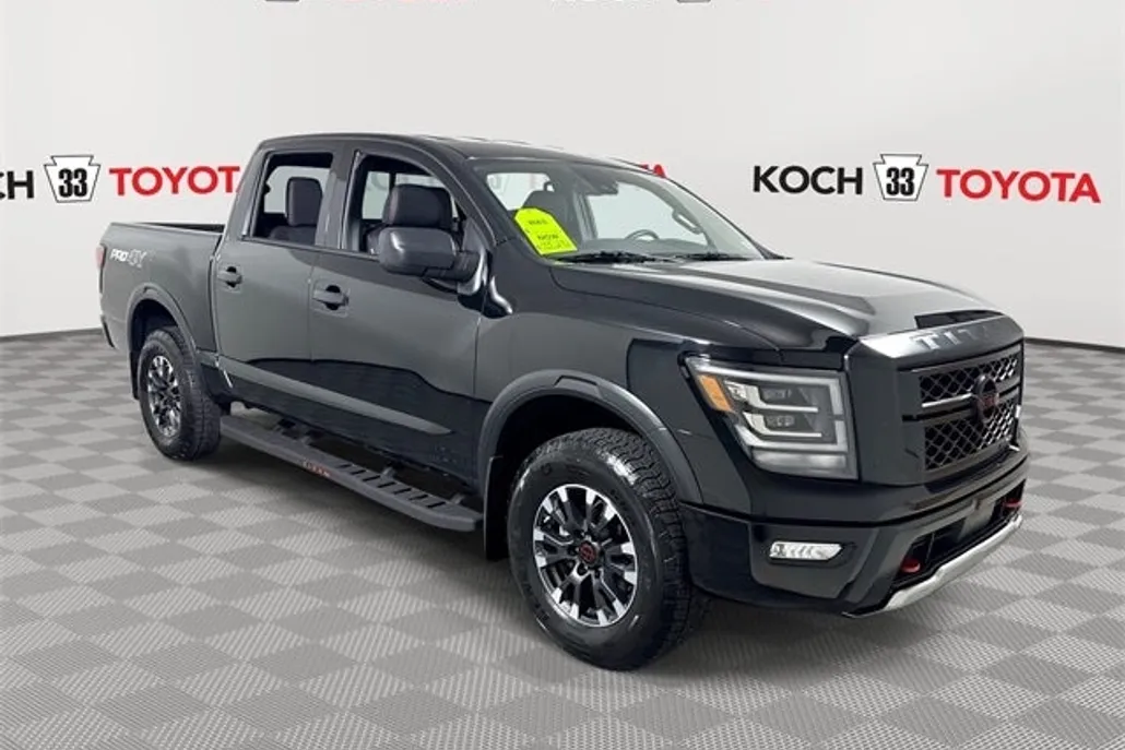 2023 Nissan Titan PRO-4X photo 1