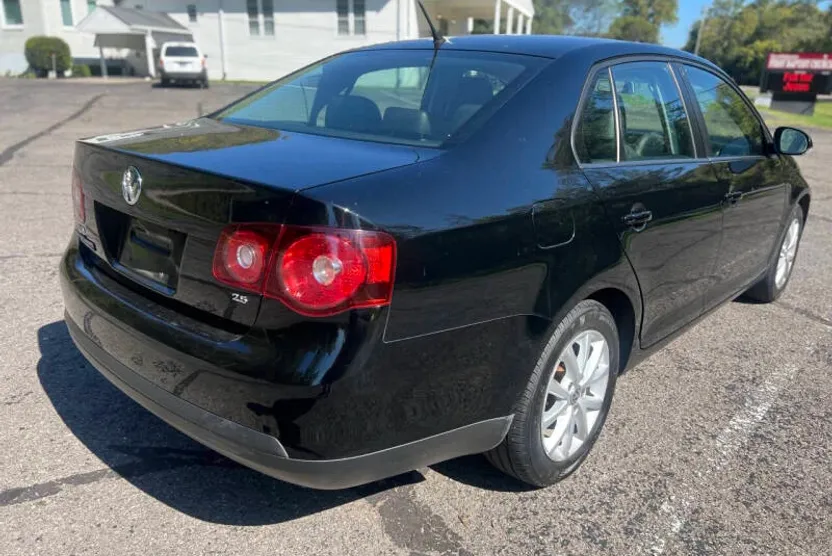 2010 Volkswagen Jetta 2.5 SEL 2.0T Wolfsburg Edition TDI photo 1