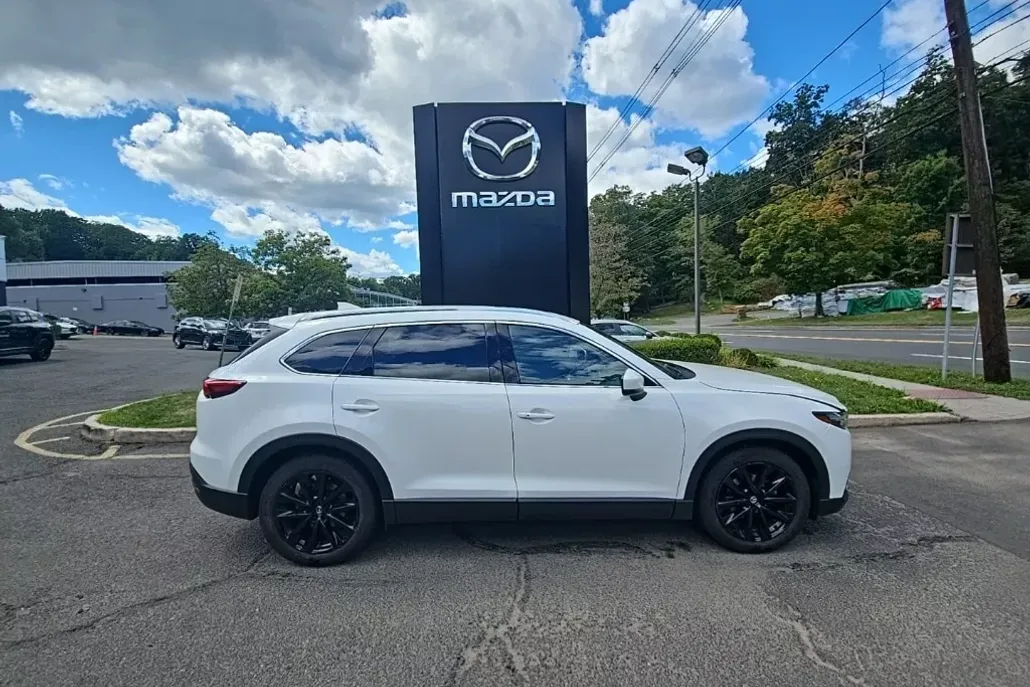 2022 Mazda CX-9 Touring photo 1