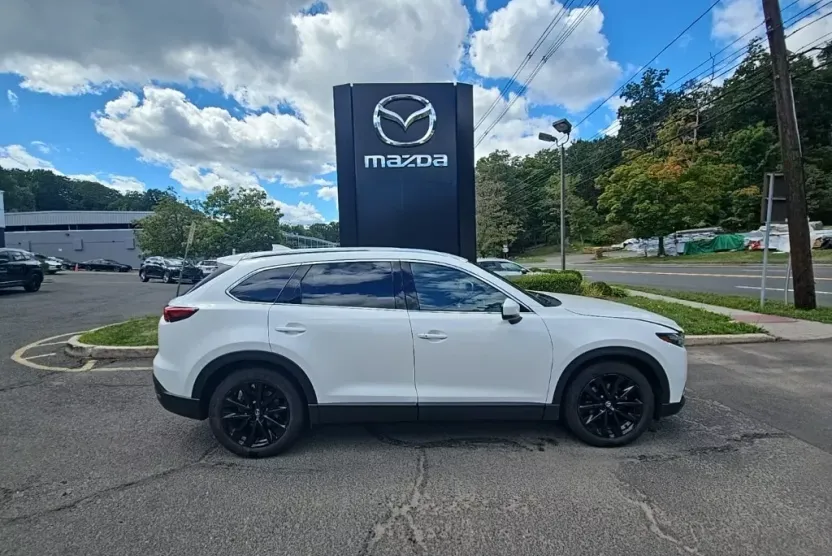 2022 Mazda CX-9 Touring photo 1