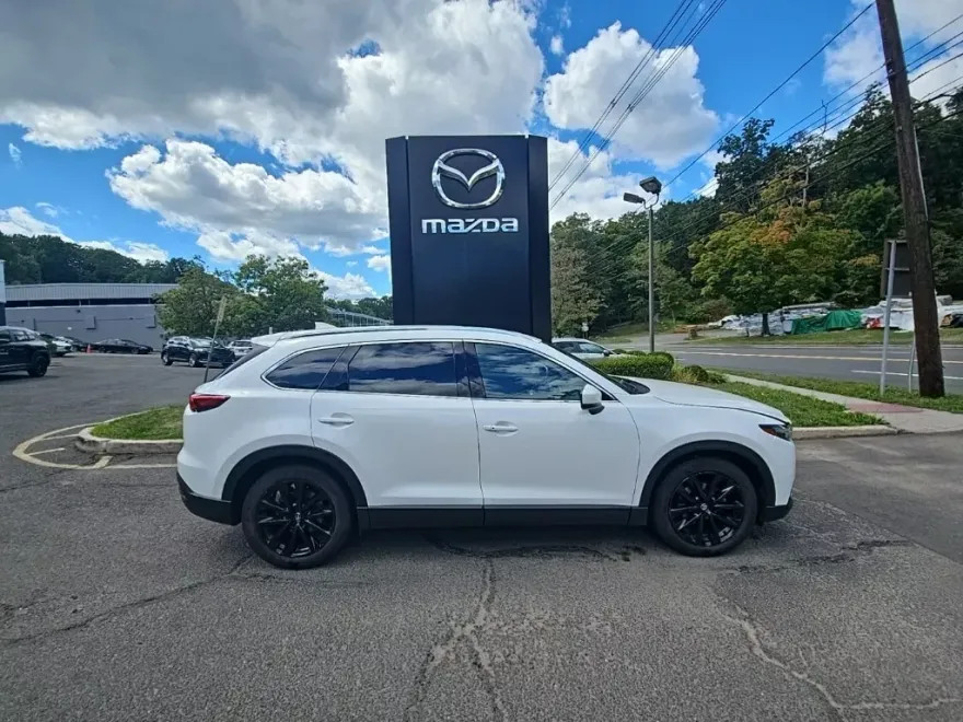2022 Mazda CX-9 Touring photo 1