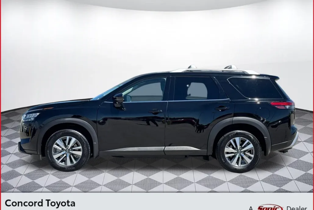 2024 Nissan Pathfinder SL photo 1
