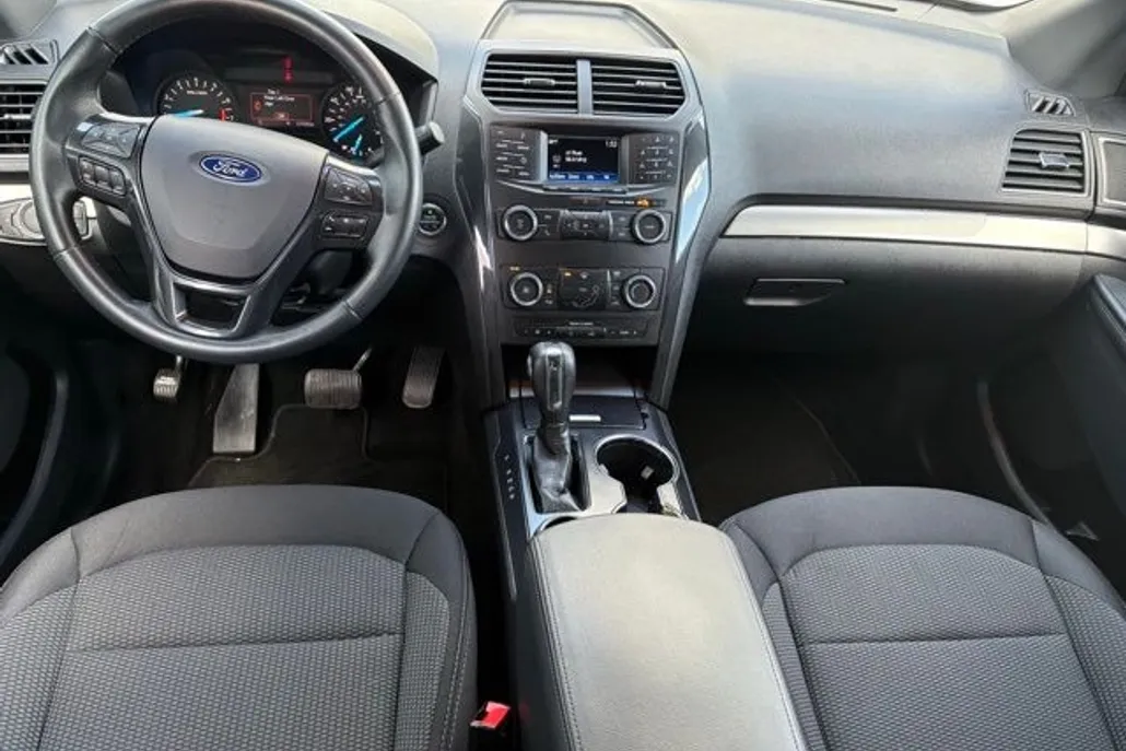 2019 Ford Explorer XLT photo 1