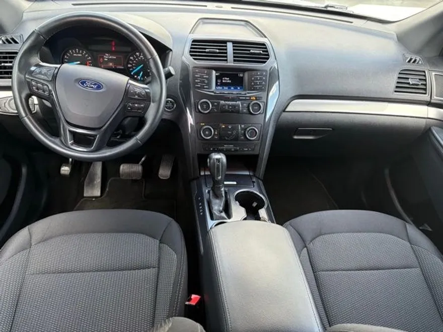 2019 Ford Explorer XLT photo 1