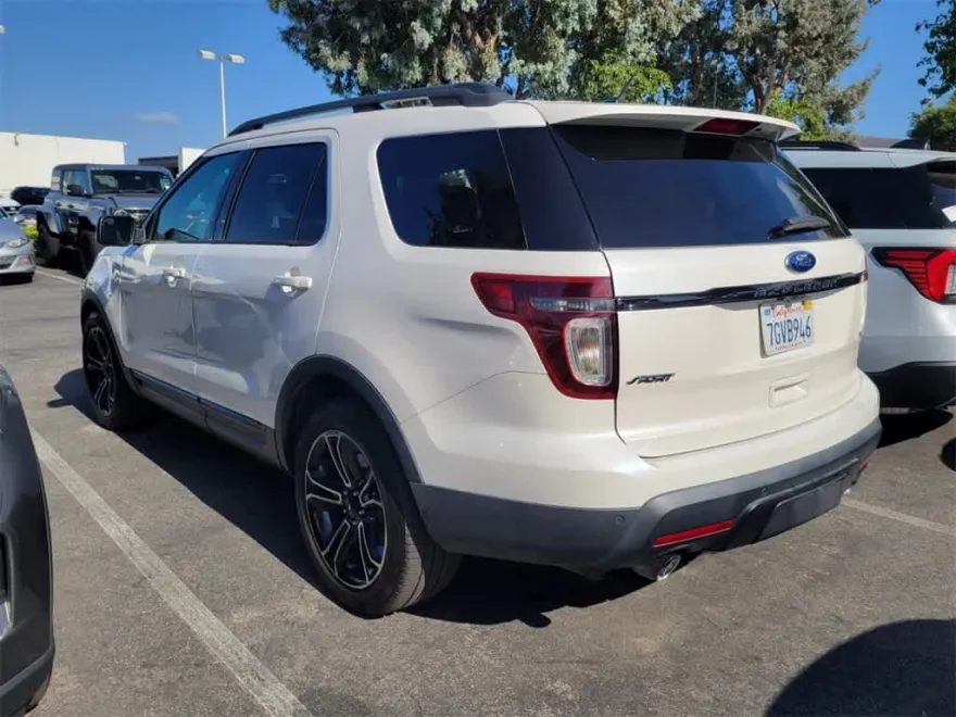 2015 Ford Explorer Sport photo 1