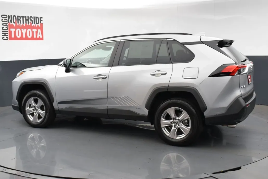 2025 Toyota RAV4 Hybrid LE photo 1