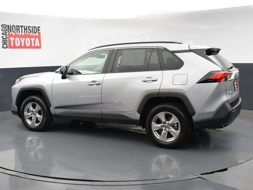 2025 Toyota RAV4 Hybrid LE photo 1