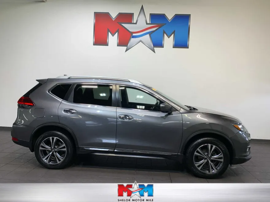 2017 Nissan Rogue SL photo 1