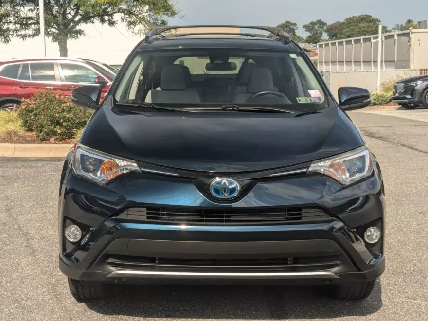 2018 Toyota RAV4 Hybrid XLE photo 1