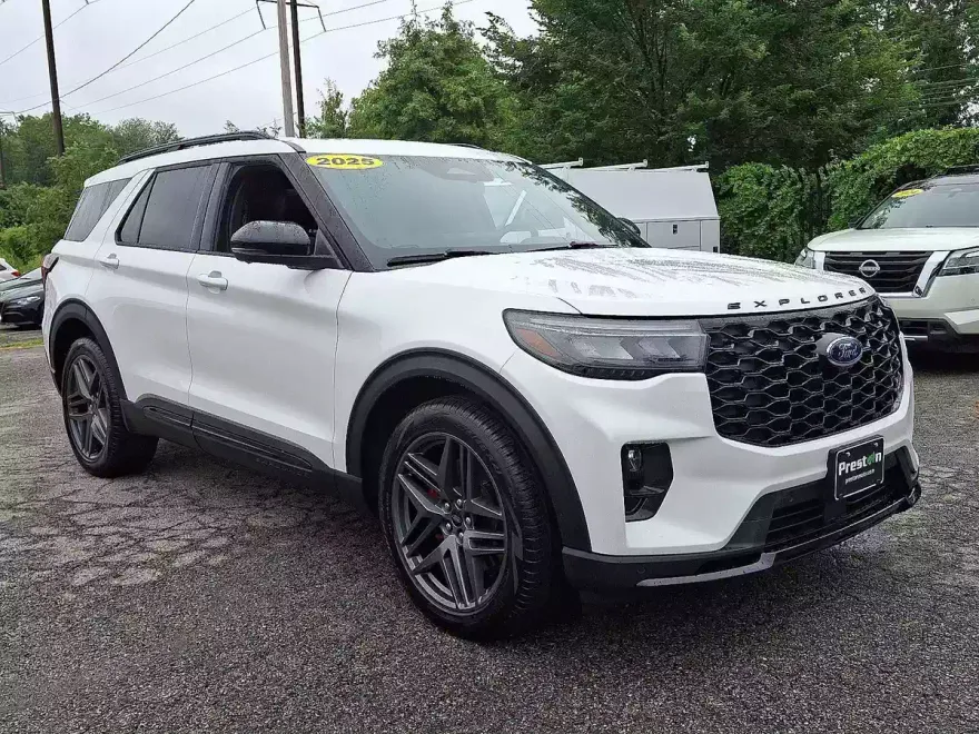2025 Ford Explorer ST photo 1